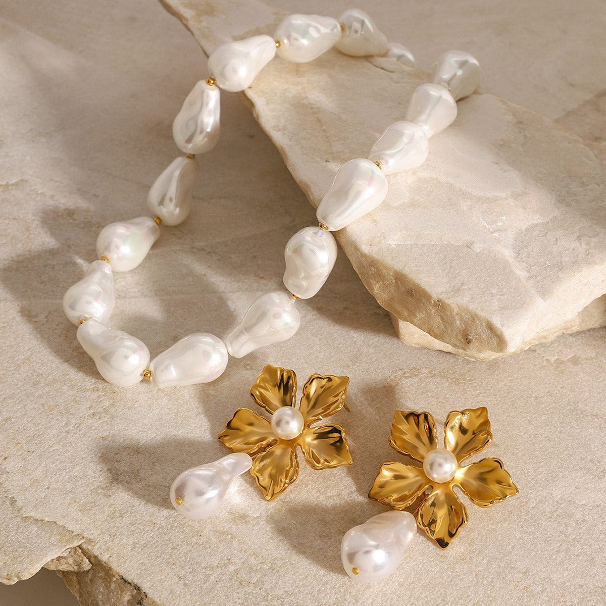 Parure perles blanches dorées