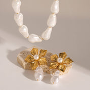 Parure perles blanches dorées avec collier et boucles d’oreilles femme