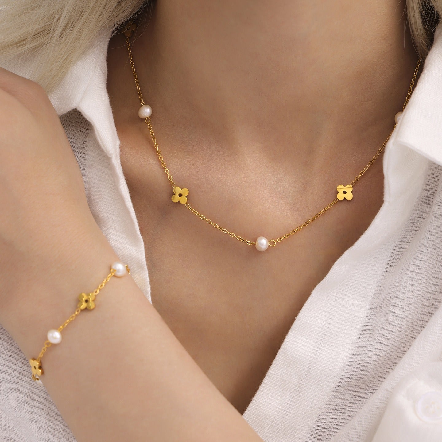 Parure perles fleurs dorées, acier inoxydable et or 18K