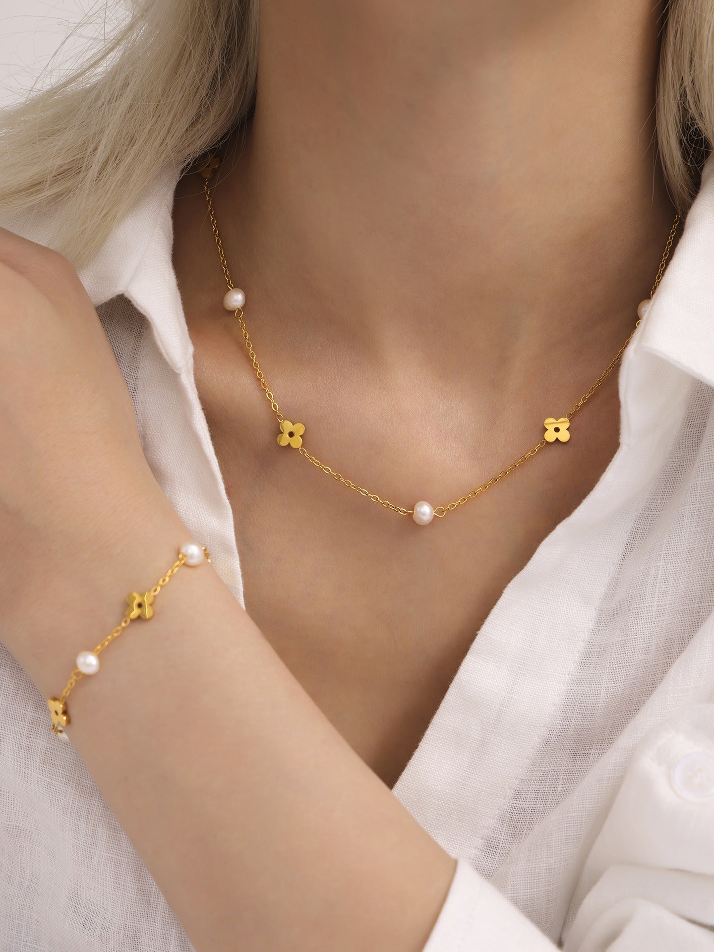 Parure perles fleurs dorées, acier inoxydable et or 18K