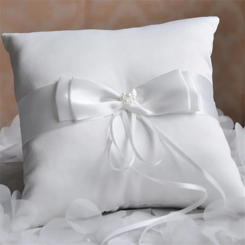 Porte alliance mariage romantique – Coussin en satin blanc élégant