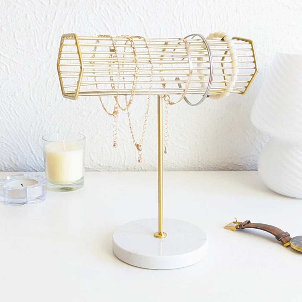 Porte bracelets doré pensé pour organiser vos bijoux chaque jour